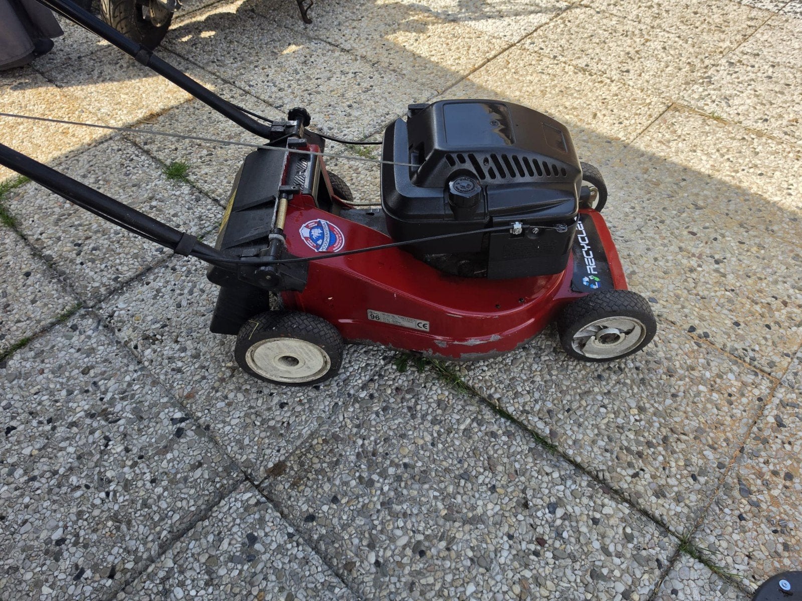 Grasmaaier – loopt, maar slaat steeds af, Tuin en Terras, Ophalen, Gebruikt, 30 t/m 39 cm, Benzine-grasmaaier