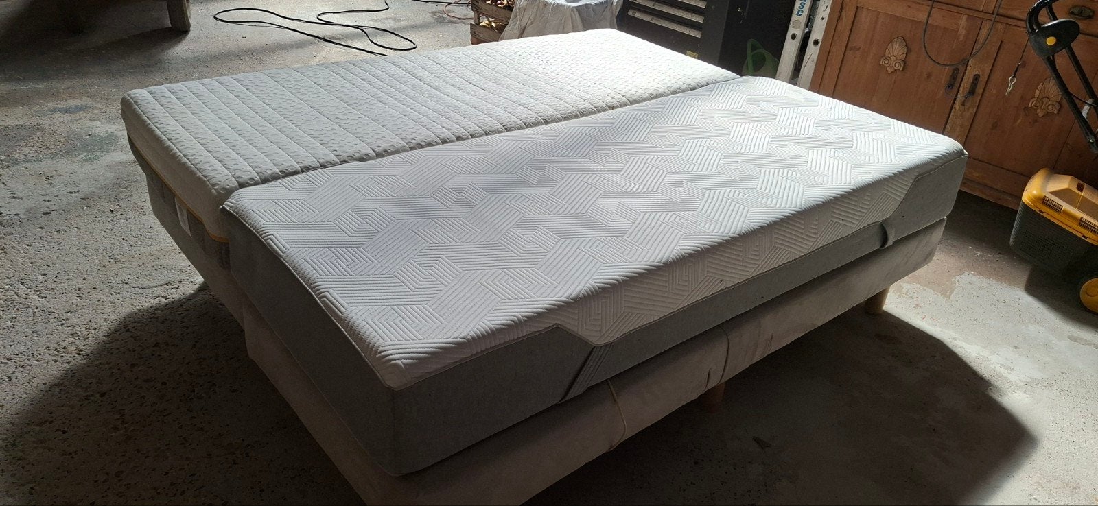 Verstelbaar tweepersoonsbed met matrassen, Huis en Inrichting, Ophalen, Tweepersoons, 200 cm, 160 cm