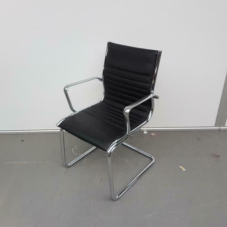 Vergaderstoel met zwarte skai (is beschadigd), Ophalen, Gebruikt, Zwart, Vijf, Zes of meer stoelen