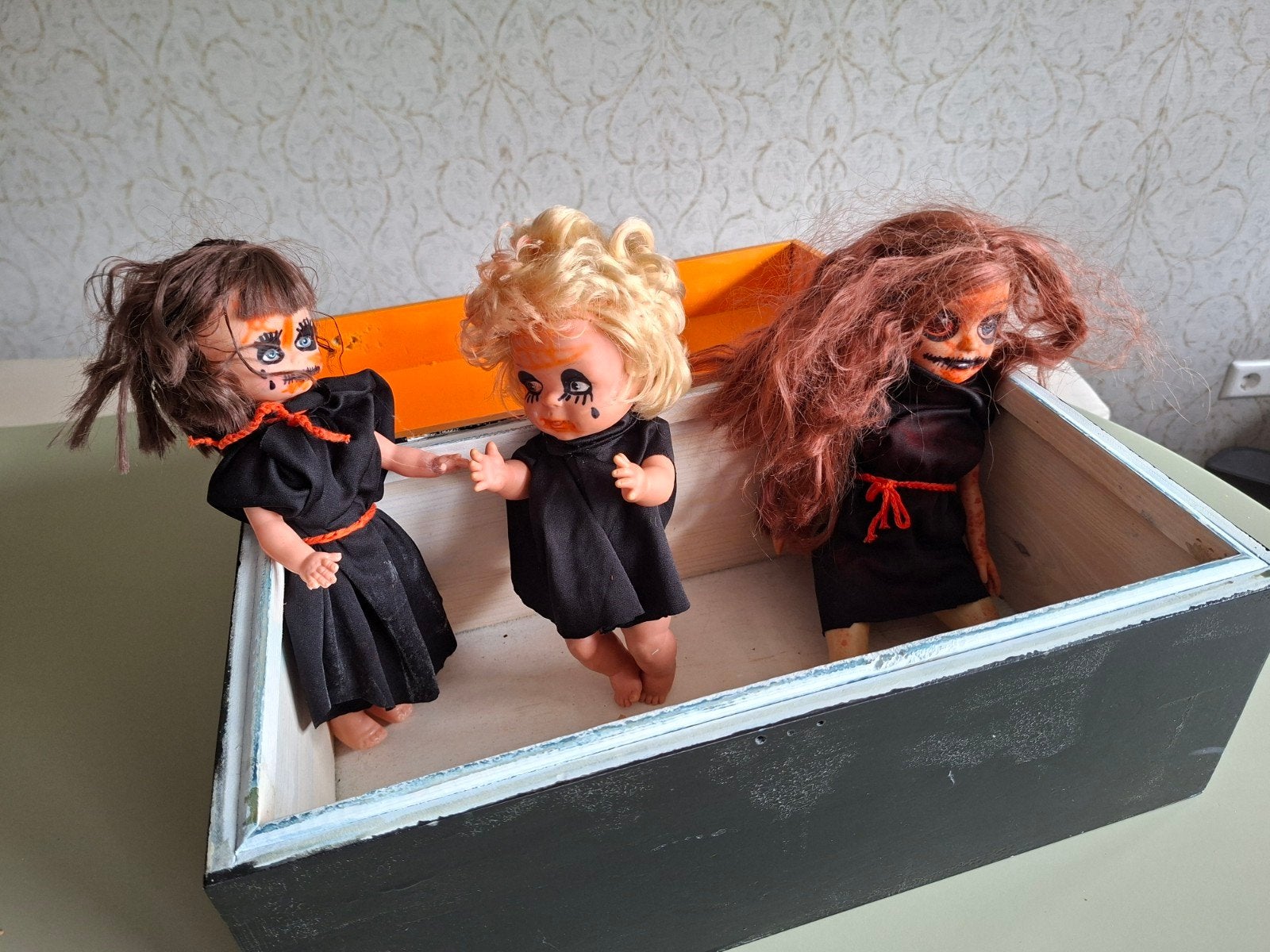 Doodskist met enge poppen Halloween, Overige merken, Ophalen of Verzenden, Gebruikt, Overige typen
