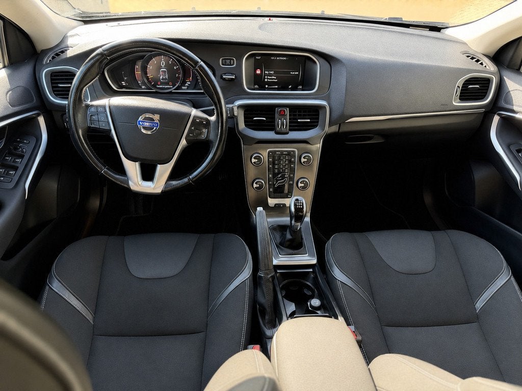 Volvo V40 1.6 T2 Momentum/ Navi/ Leder/ Soel verwarming/ Cru, Auto's, Volvo, Voorwielaandrijving, Gebruikt, Zwart, 4 cilinders
