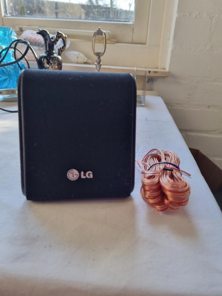 LG SH22SF-S Speaker (2 stuks), Audio, Tv en Foto, Luidsprekers, Overige merken, Ophalen of Verzenden, Zo goed als nieuw, 60 tot 120 watt