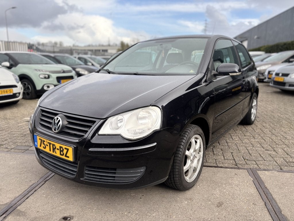 Volkswagen Polo 1.2 Optive NWE APK! (bj 2007), Auto's, Voorwielaandrijving, 1198 cc, Zwart, Origineel Nederlands