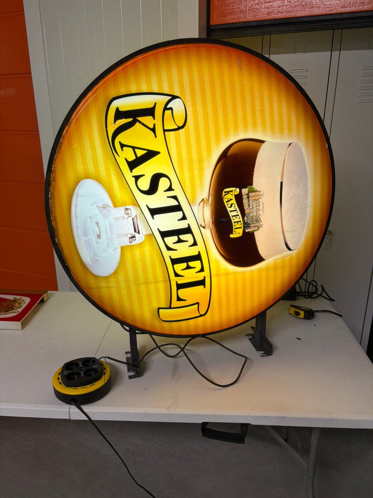 Kasteel bier lichtreclame, Ophalen, Zo goed als nieuw, Lichtbak of (neon) lamp