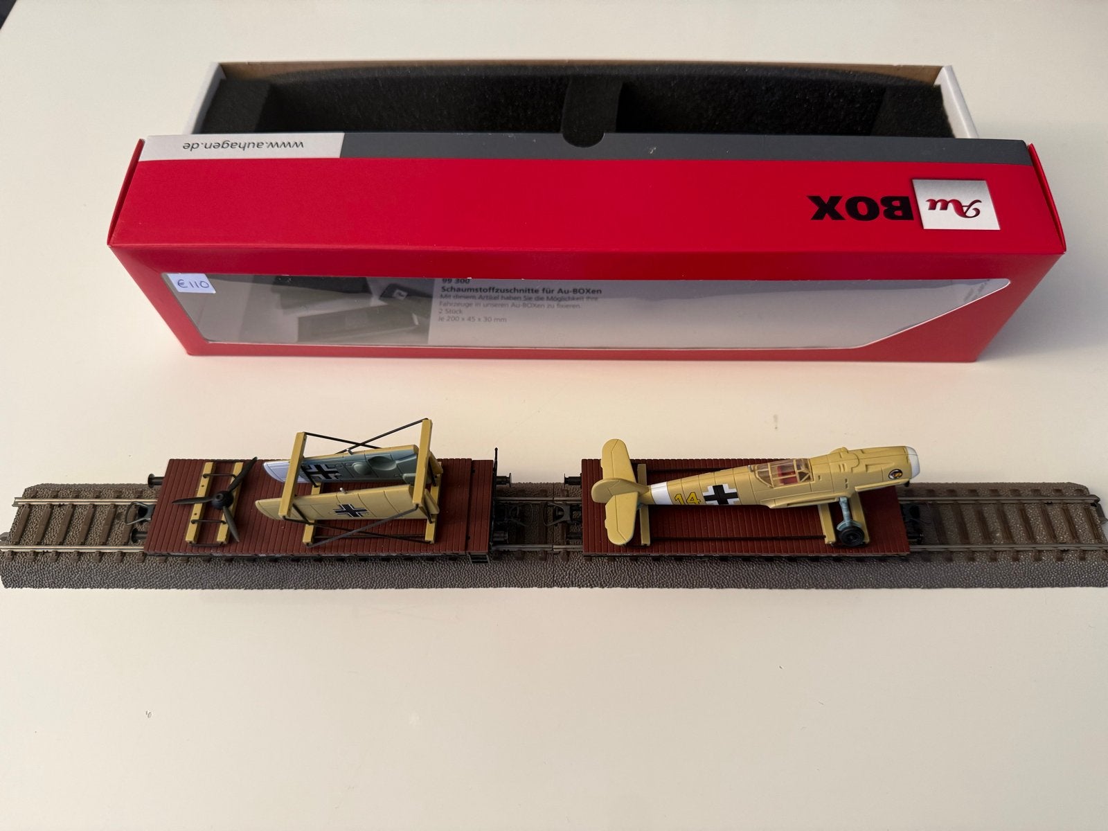 Vliegtuigmodel op treinwagon - Messerschmitt Bf 109, Overige merken, 1:72 tot 1:144, Nieuw, Ophalen of Verzenden