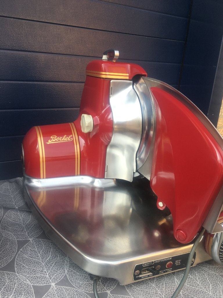 Orgineele Berkel 834 snijmachine in de kleur Berkel rood, Ophalen, Zo goed als nieuw