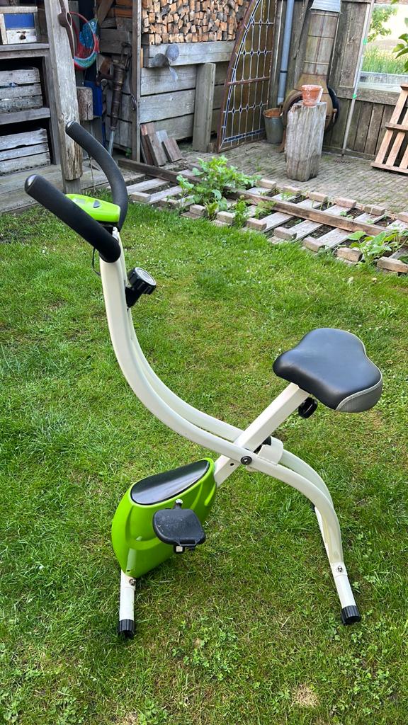 Hometrainer opvouwbaar, zeer netjes, Sport en Fitness, Fitnessmaterialen, Ophalen, Zo goed als nieuw, Overige typen