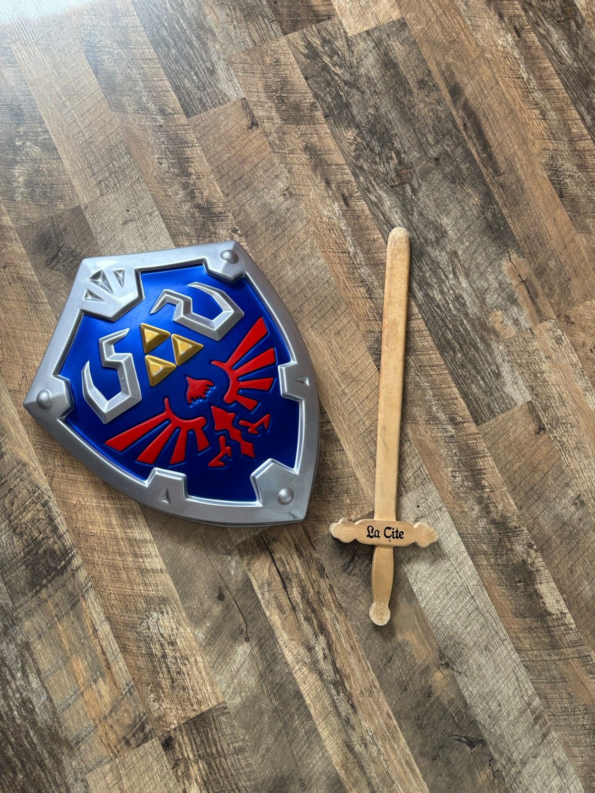 Zelda Link schild en houten zwaard speelgoedset, Ophalen, Gebruikt, Overige merken