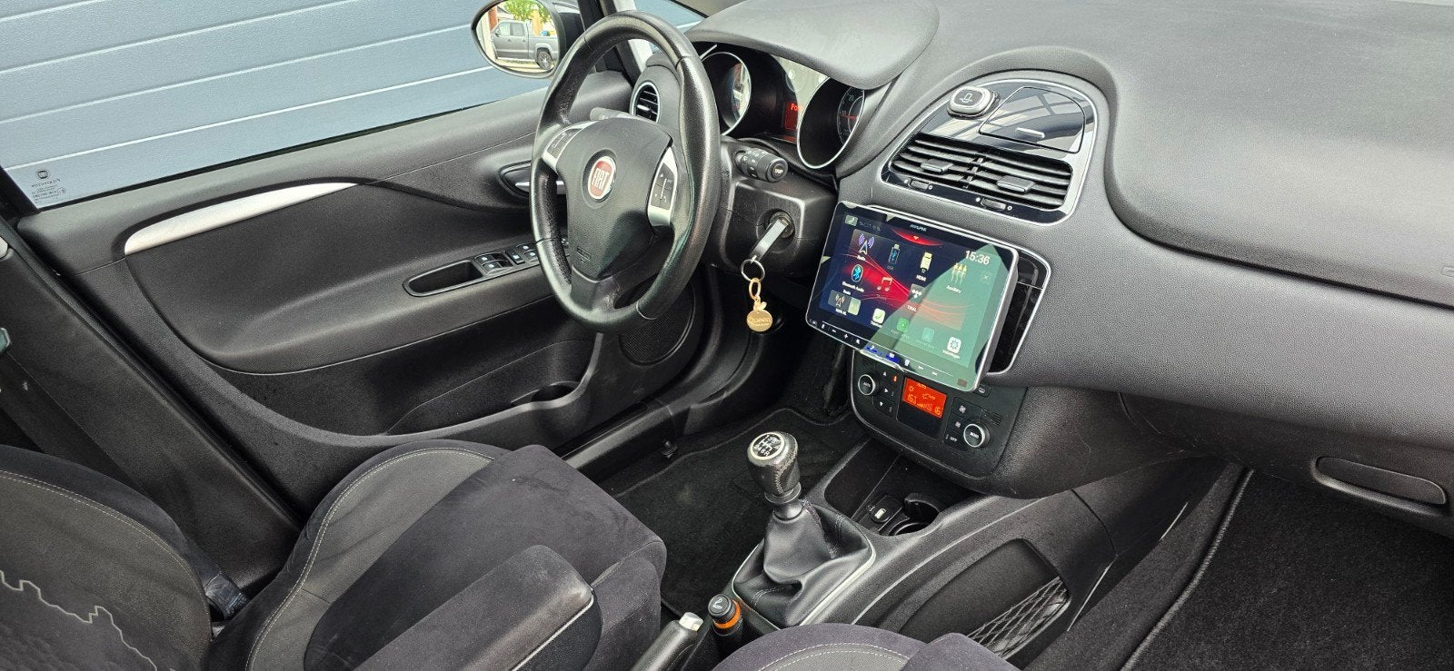 Foto 15 van Fiat Punto 0.9 Twinair74KW 5DR 2015 ,Carplay,Grote beurt,apk