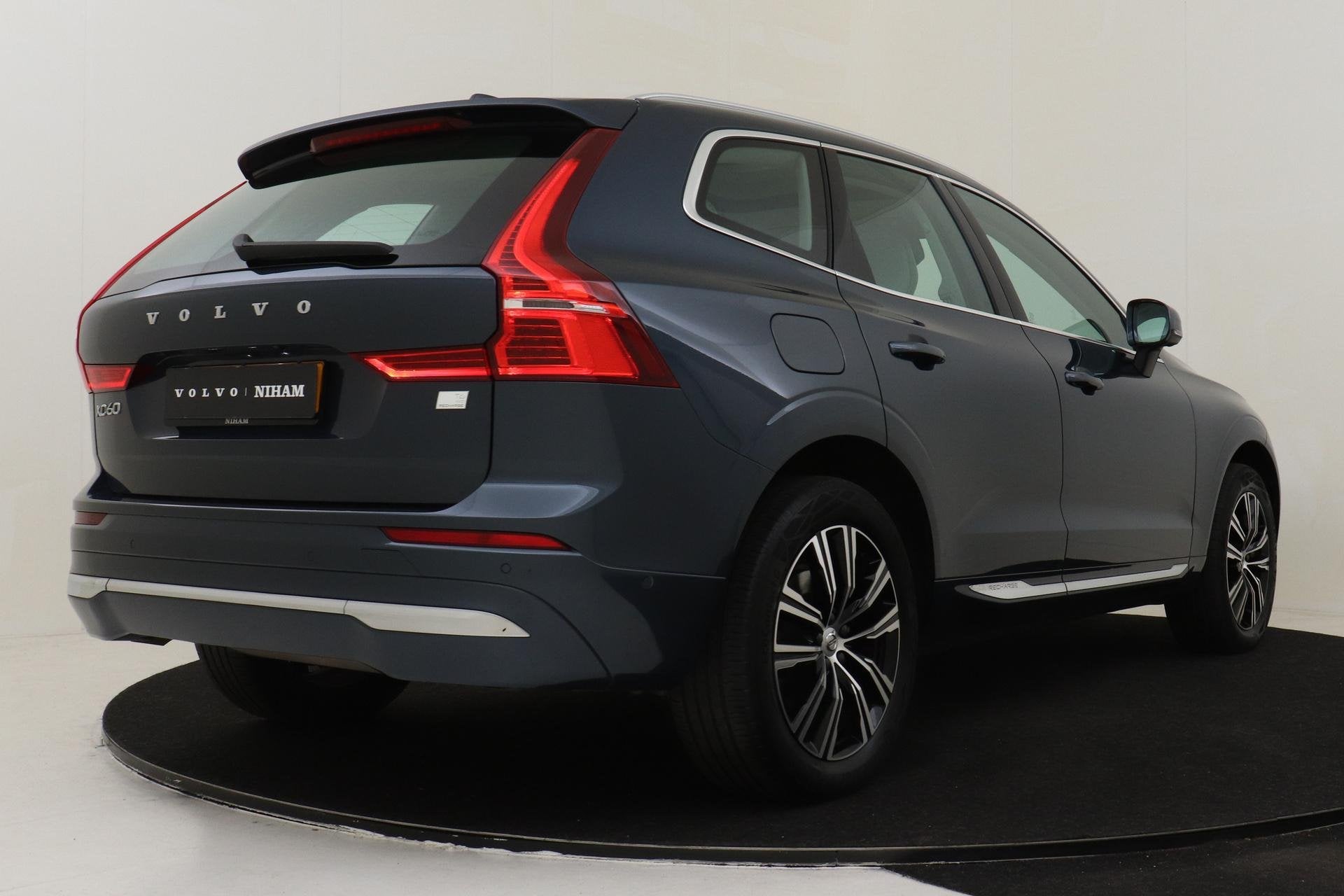 Volvo XC60 T6 PLUG-IN HYBRID AWD INSCRIPTION EXCLUSIVE -PANO, Auto's, 12 maanden, Gebruikt, Euro 6, 340 pk