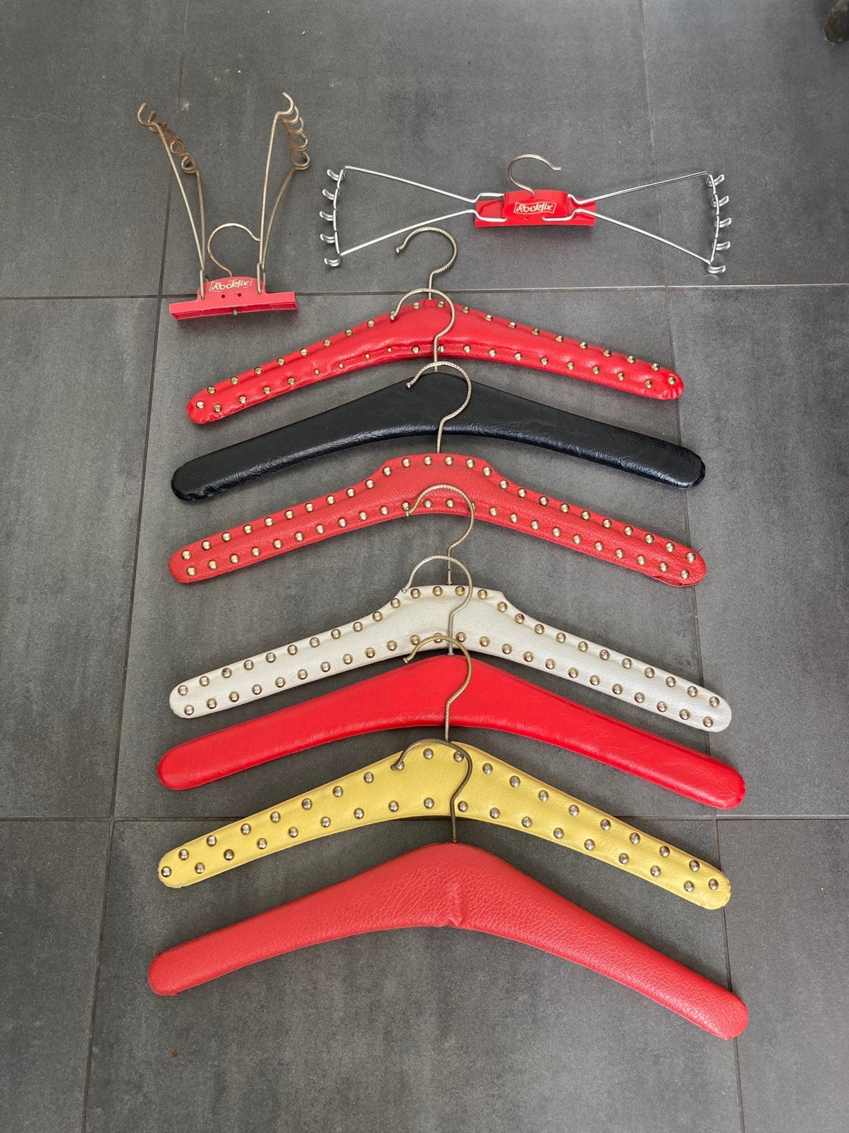 SET VAN 9 retro kledinghangers., Kleding | Dames, Ophalen of Verzenden, Gebruikt, Kunststof, Volwassenen