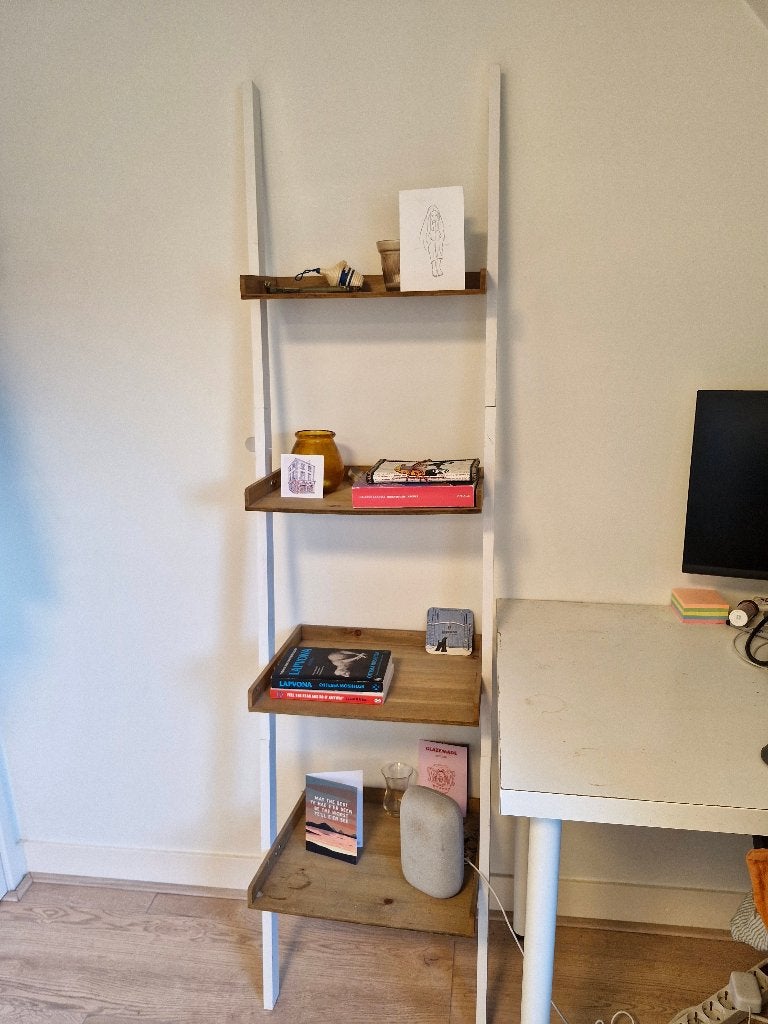 White and brown wooden shelves, Ophalen, Gebruikt