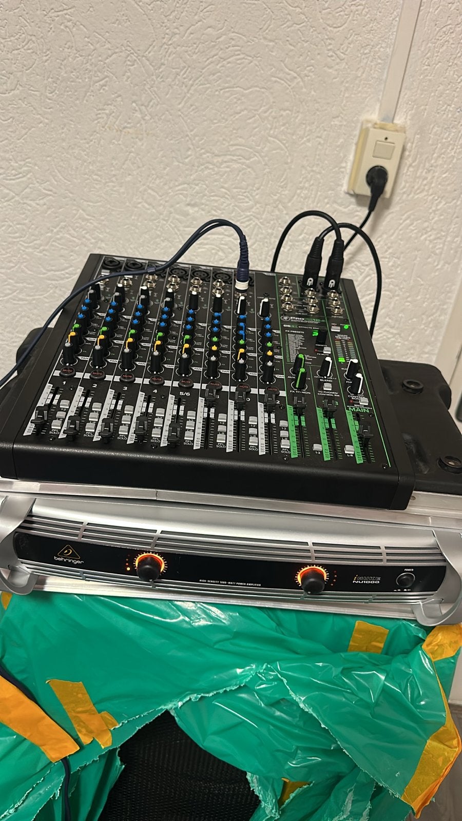 Mackie ProFX12V3 Mixer & Behringer iNUKE NU1000 Versterker, Muziek en Instrumenten, Ophalen, Gebruikt, 10 tot 20 kanalen, Microfooningang