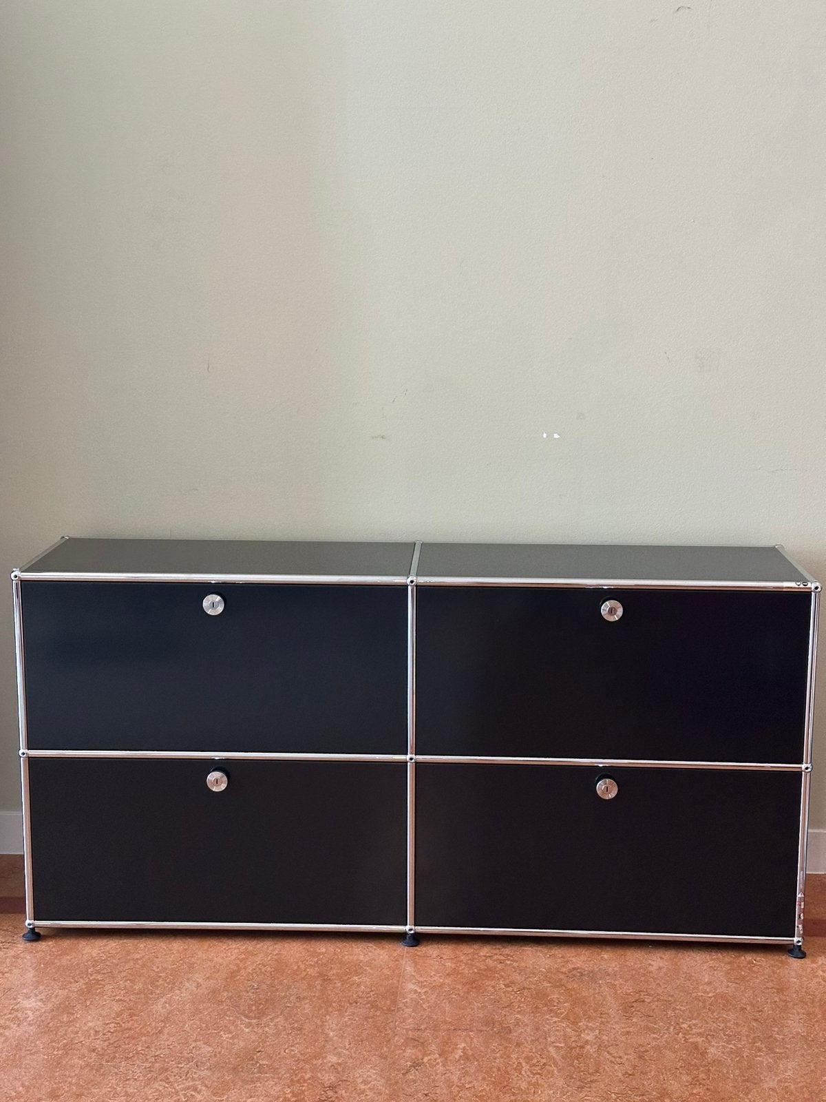 USM Haller Dressoir (4 Kleppen), Huis en Inrichting, Ophalen of Verzenden, Nieuw, 25 tot 50 cm