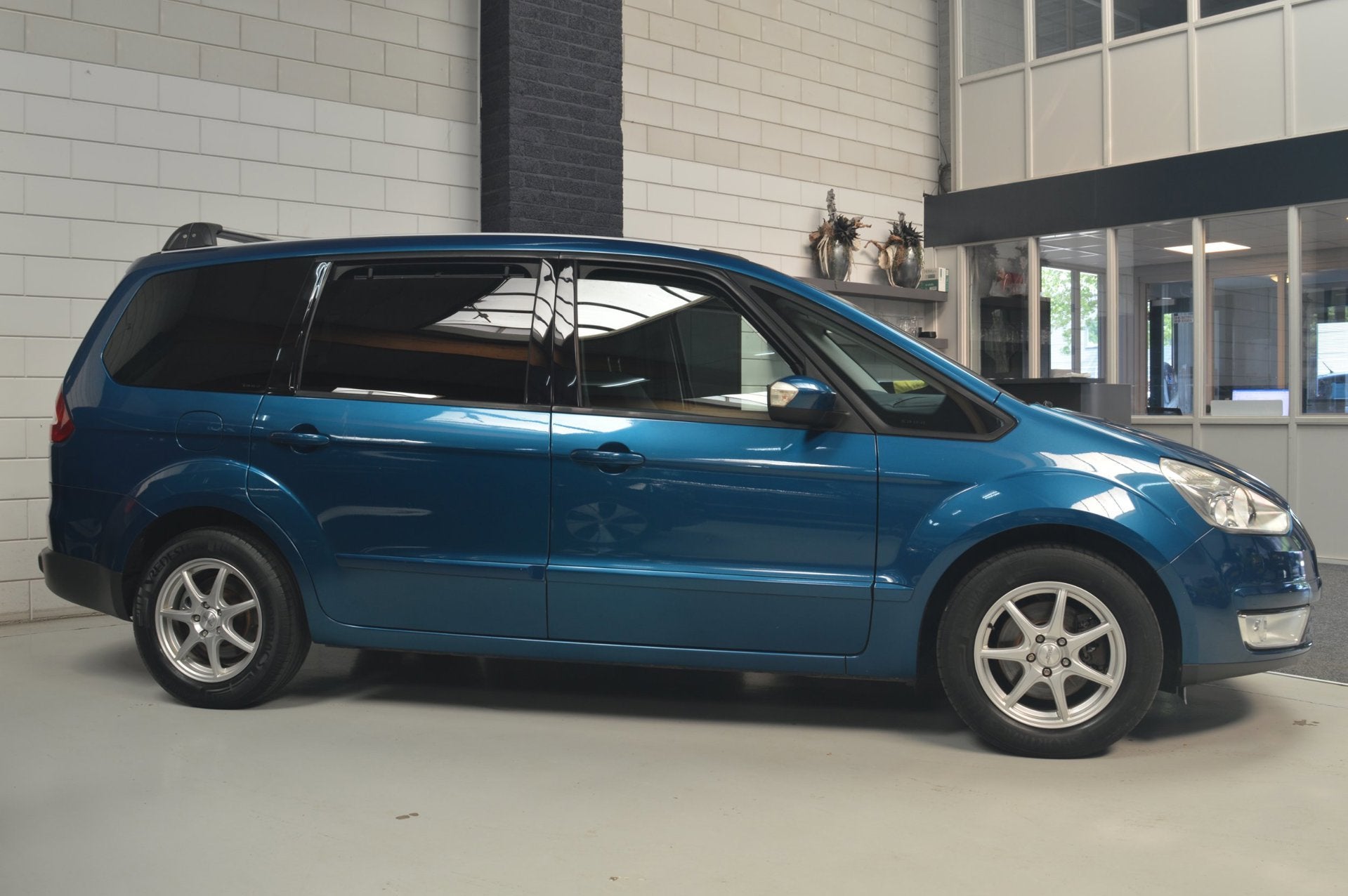 Ford Galaxy 2.0-16V Trend // 7-PERSOONS // TREKHAAK // DAKDR, Auto's, Voorwielaandrijving, Stof, Gebruikt, Zwart