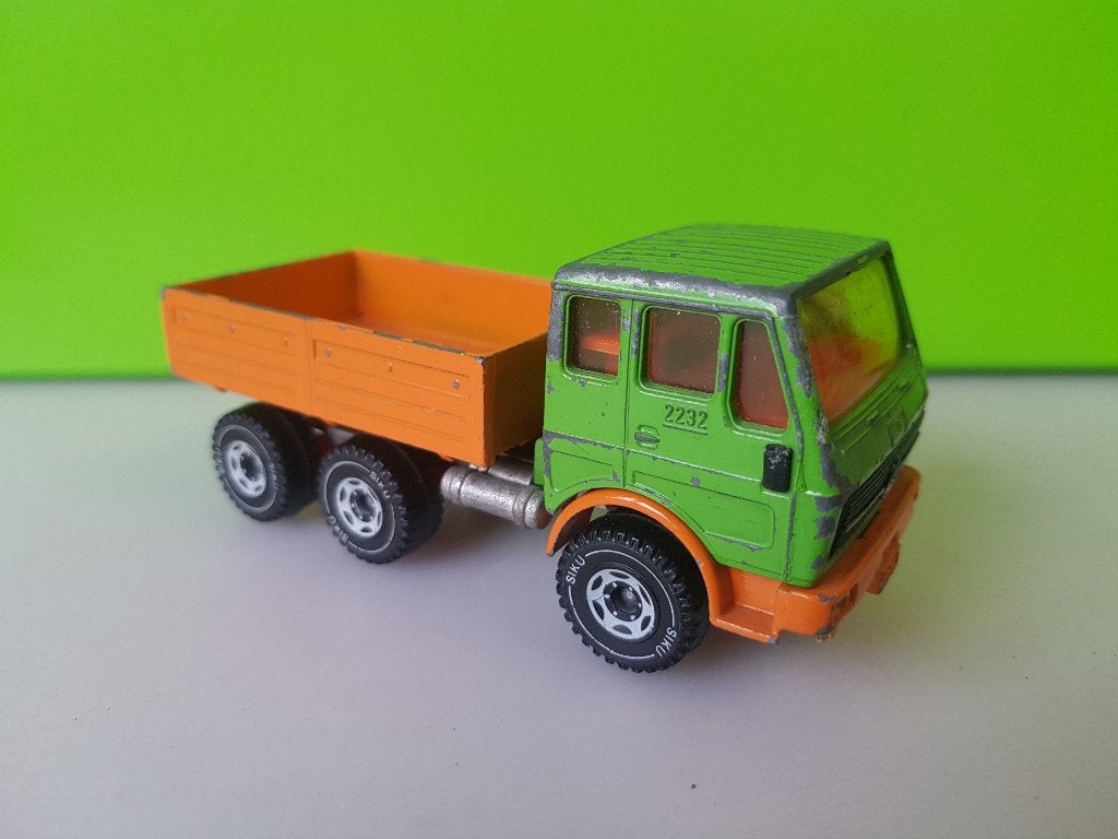 Siku 3432 - Mercedes 2232 Truck [groen/oranje] 1/55, Ophalen of Verzenden, Gebruikt, Bus of Vrachtwagen