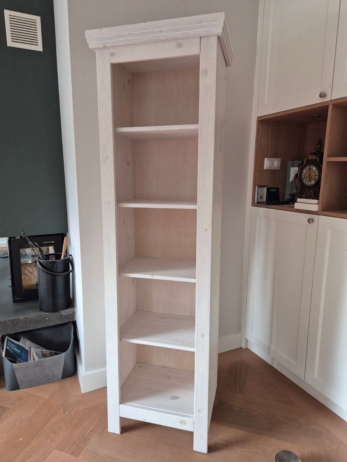 Houten boekenkast met 5 planken - Zo goed als nieuw