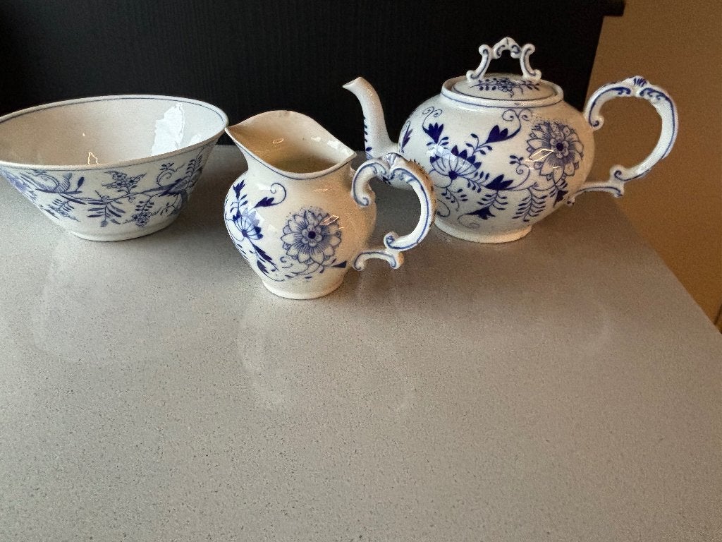 porcelein aardewerk met zwiebelmuster decor, Ophalen