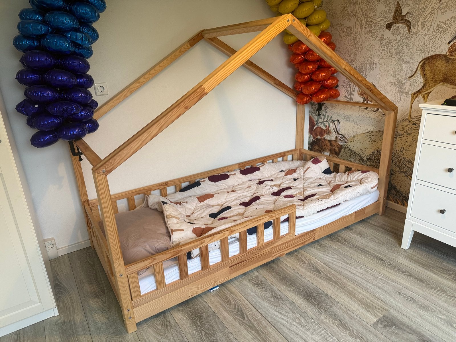 Houten kinderbed met huisframe en lattenbodem, Ophalen, 85 tot 100 cm, Gebruikt, Lattenbodem