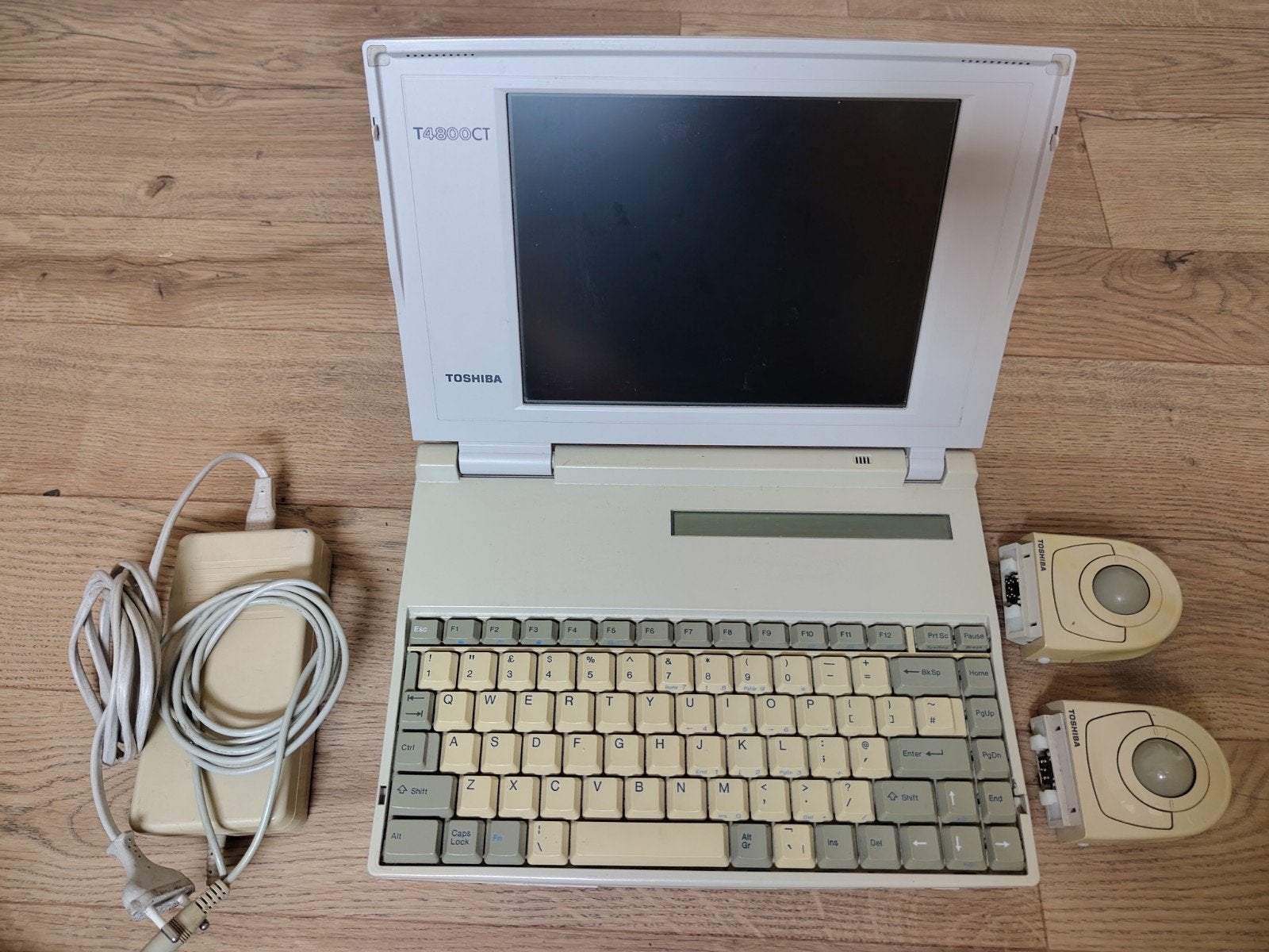 Vintage Toshiba T4800CT/500 Laptop (1994) - Defect, Ophalen