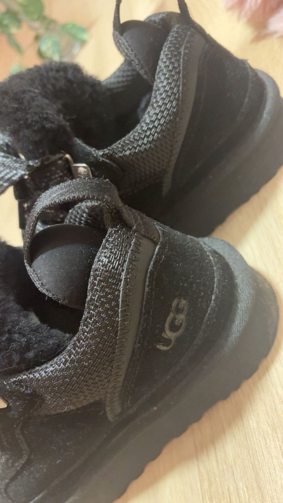 Ugg schoenen, Zwart, Nieuw, Ophalen of Verzenden, Sneakers of Gympen
