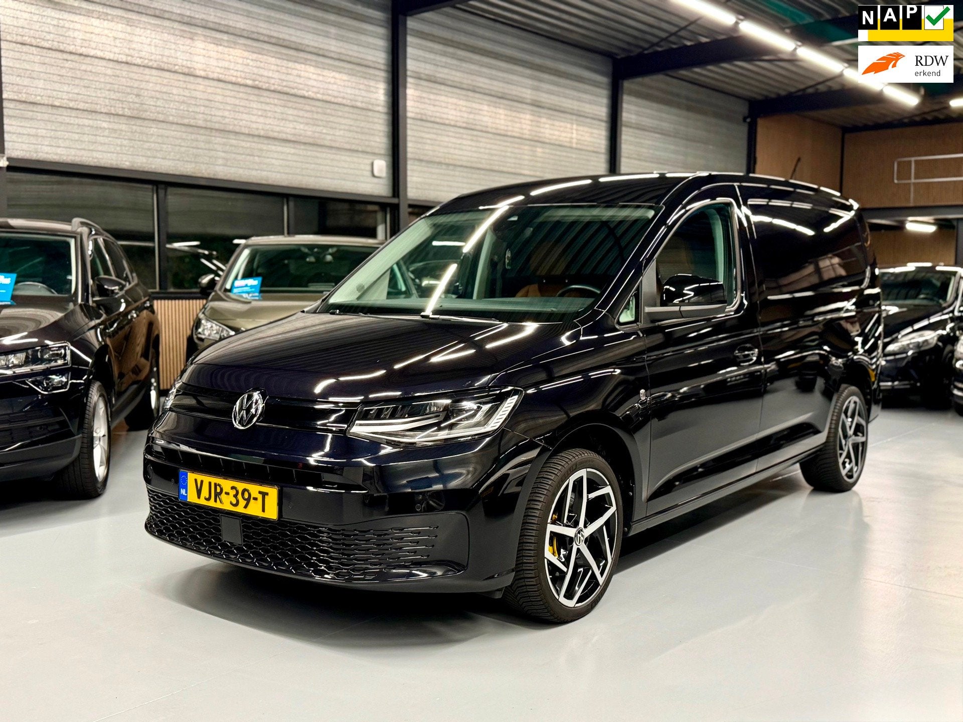 Volkswagen Caddy Cargo Maxi 2.0 TDI 1st Edition DSG l Leder, Auto's, Dealer onderhouden, Euro 6, 4 cilinders, Volkswagen
