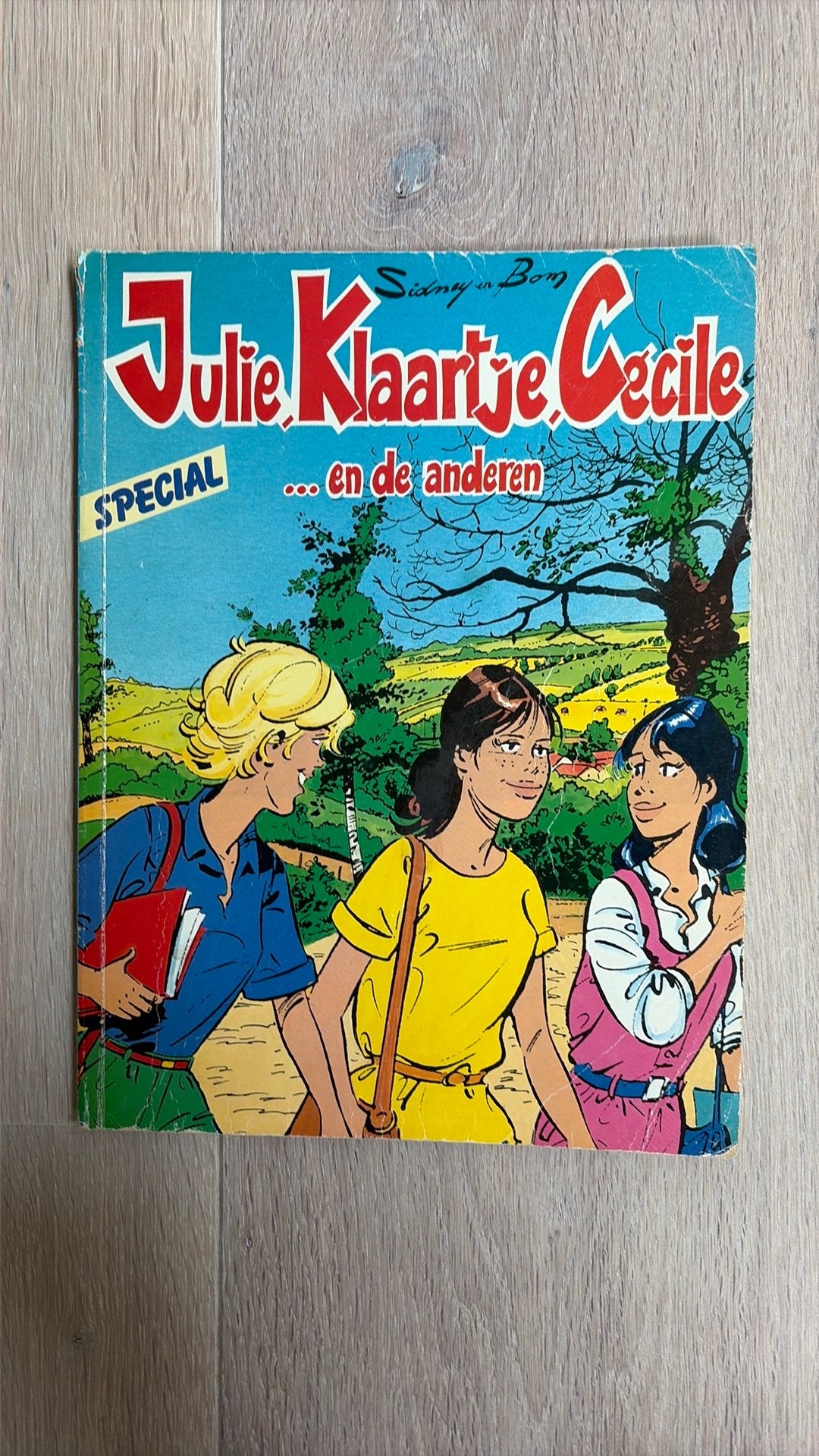 Julie, Klaartje, Cecile …. en de anderen. Special, Eén stripboek, Ophalen of Verzenden, Gelezen