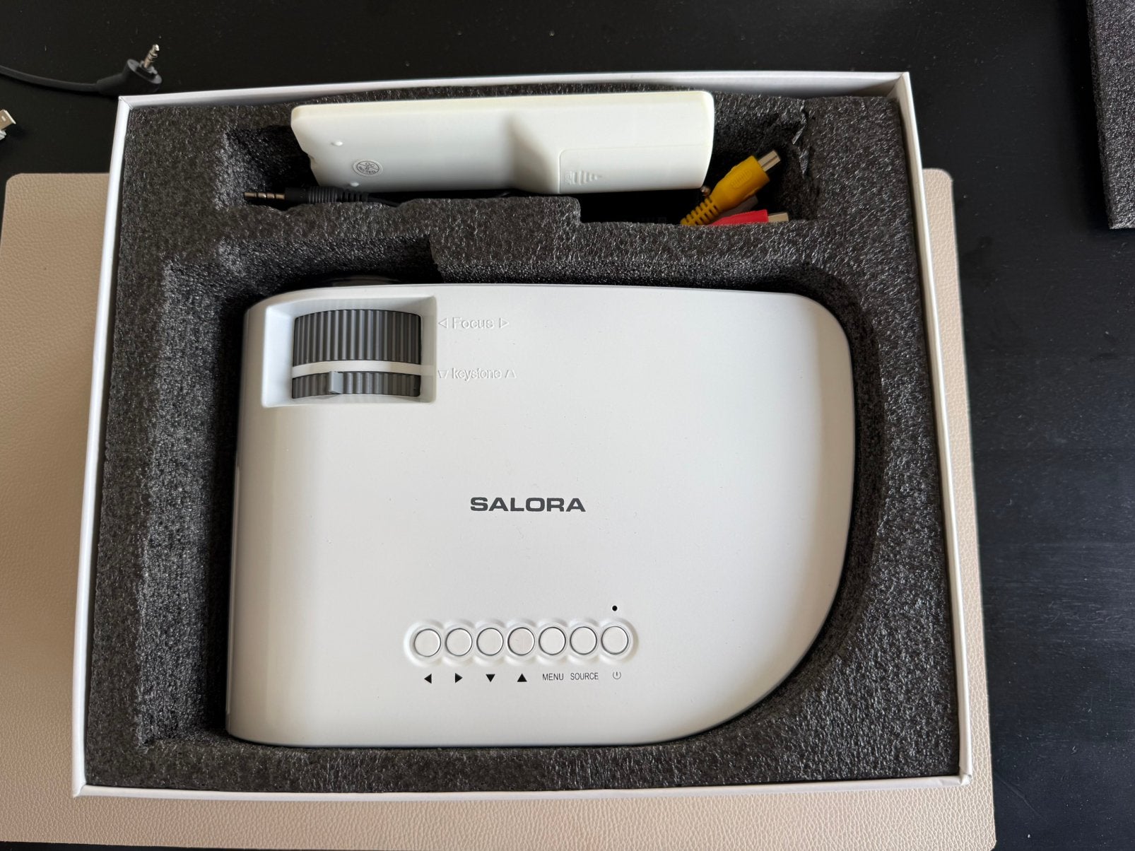 Salora HD Led Beamer Mini - 40BHD1200., Ophalen of Verzenden, Zo goed als nieuw, LED