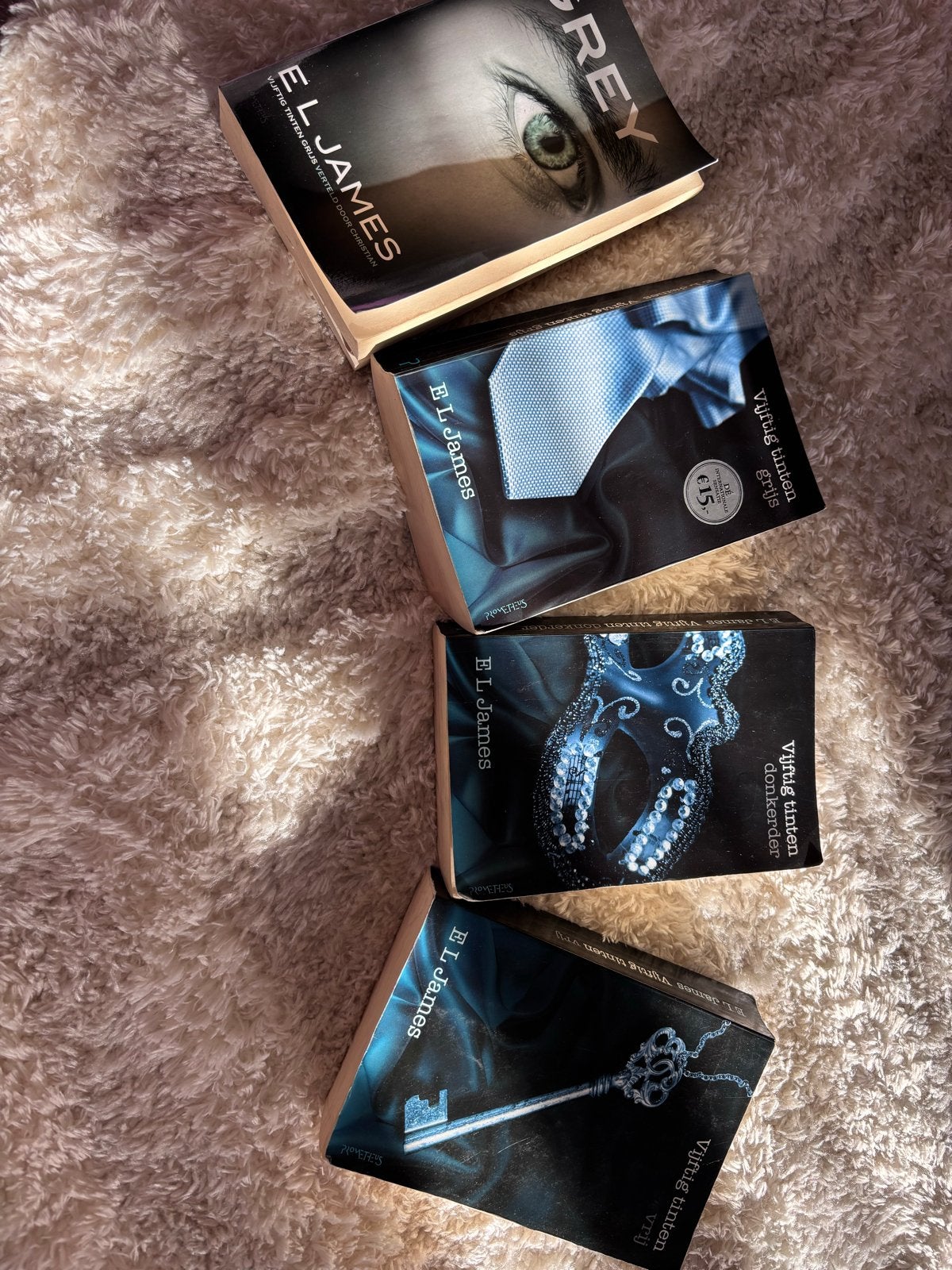 Boeken serie 50 tinten - E.L. James (4 delen), Boeken, Ophalen of Verzenden, Gelezen, Nederland