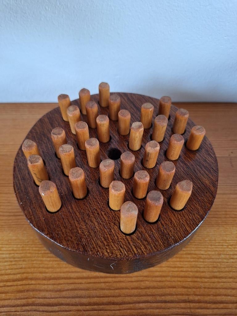 Houten versie van het spelletje Solitaire, Ophalen of Verzenden, Zo goed als nieuw