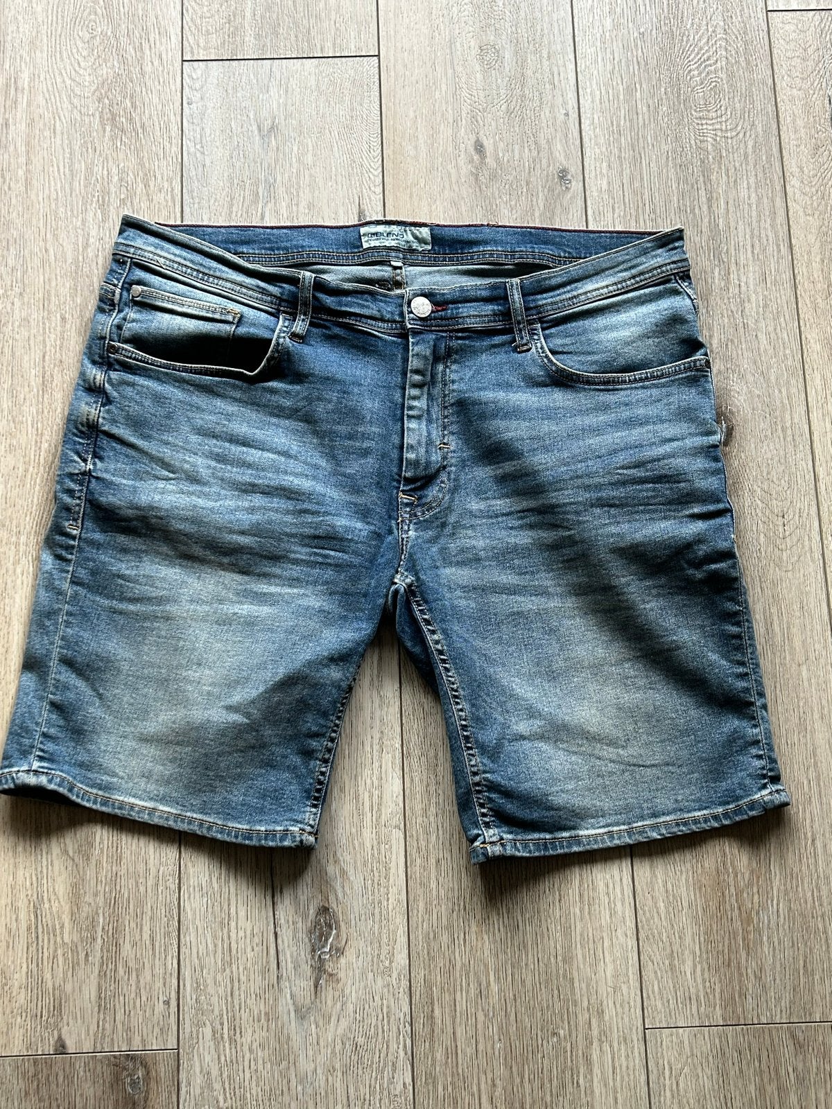 Nieuwe spijker short maat 44, Kleding | Heren, Spijkerbroeken en Jeans, Ophalen of Verzenden, Nieuw, Blauw, Overige jeansmaten