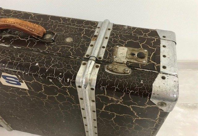 Vintage metalen koffer donkerbruin met craquelures, 60 tot 70 cm, Gebruikt, Ophalen of Verzenden, Metaal