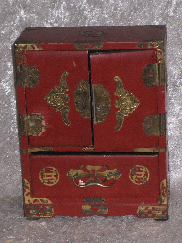 Chinese Lak Juwelenkastje Met Metaalbeslag, China, Ophalen, Houtsnijwerk, Hout