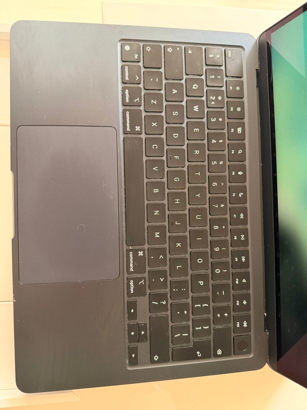 APPLE Macbook Air (2022) - QWERTY - 13,3 inchM2 - 8 GB - M2, Computers en Software, Apple Macbooks, Ophalen, 13 inch, Zo goed als nieuw