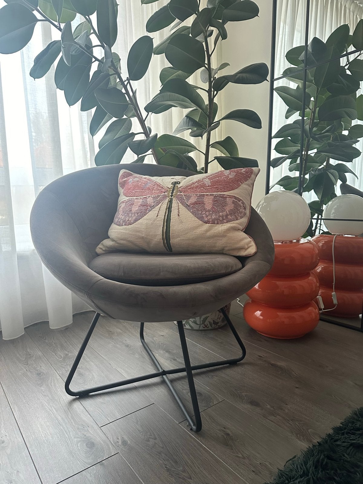 Comfortabele grijze kuipstoel - Modern design, Ophalen, Gebruikt, Velvet, Eén