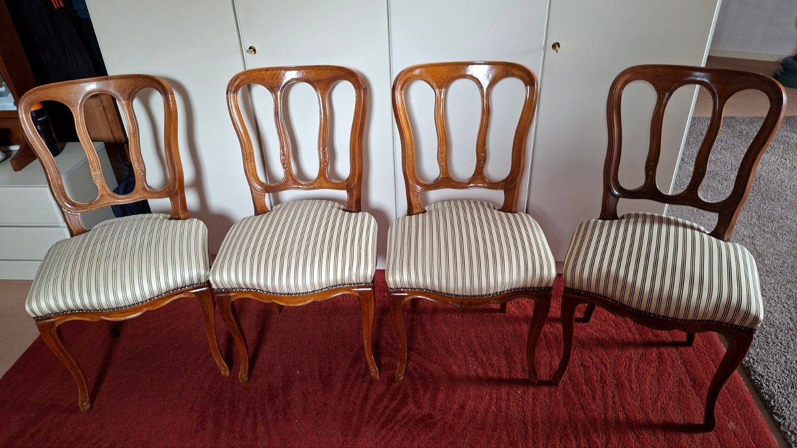 Set van 4 vintage eetkamerstoelen met nieuwe bekleding, Ophalen