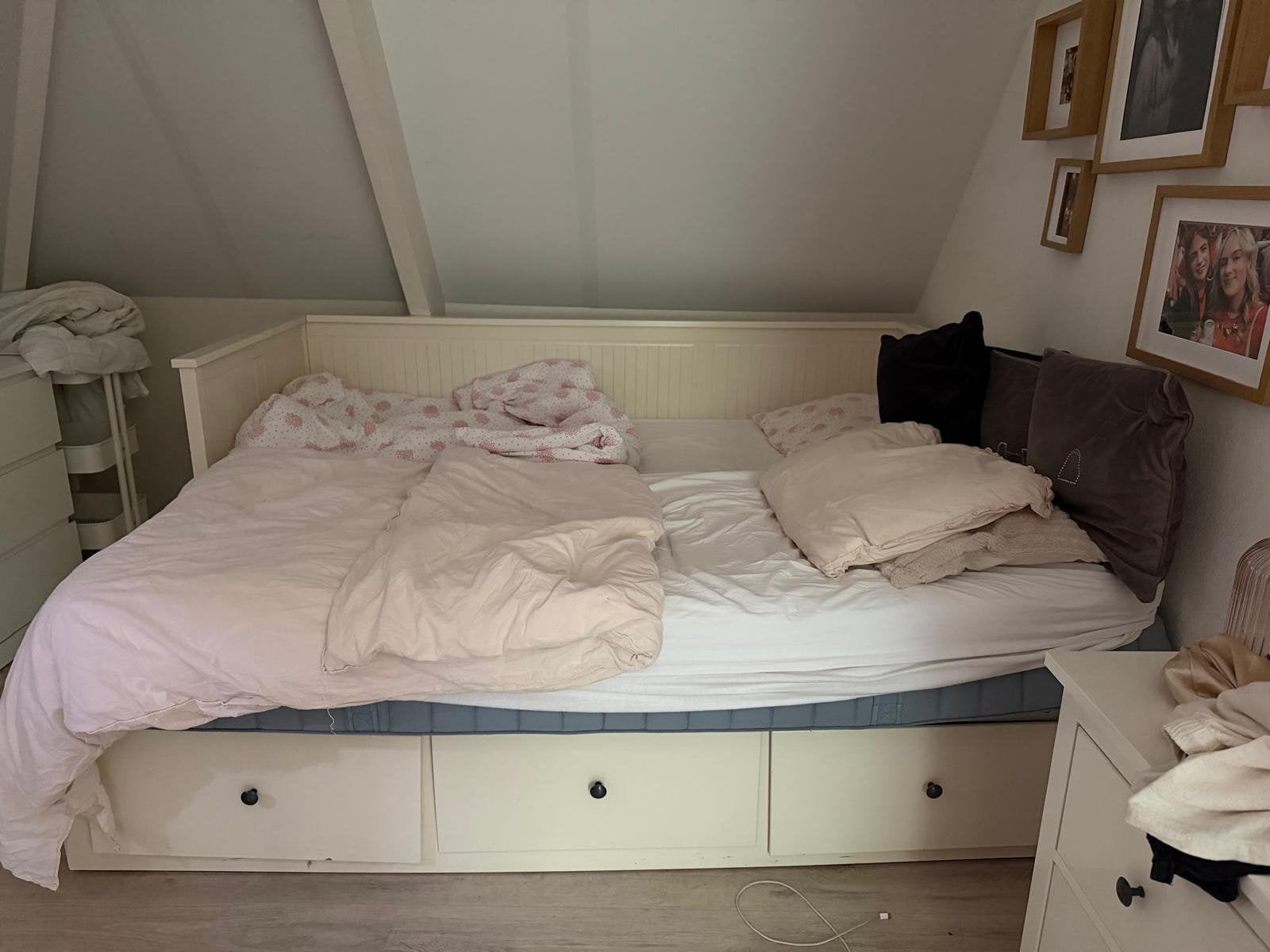 Ikea Hemnes bedbank wit, Ophalen, Zo goed als nieuw, Tweepersoons