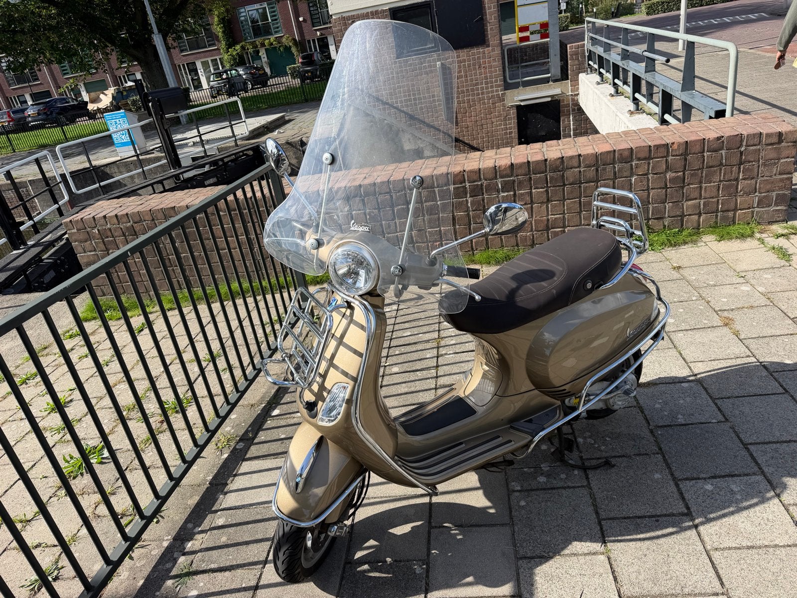 Vespa LX50 uit 2012 met vele opties 12.000 Km, Fietsen en Brommers, Gebruikt, Ophalen of Verzenden, Benzine, Vespa LX