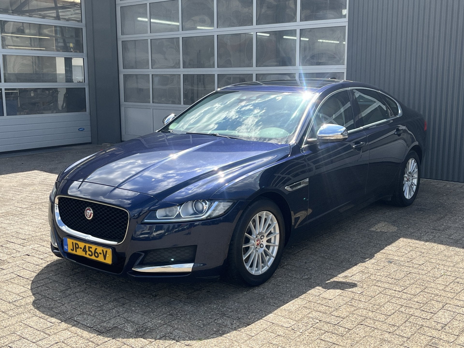 Jaguar XF 2.0d Prestige export €5950 Airco Cruise controle, Auto's, Gebruikt, 4 cilinders, Blauw, Bedrijf