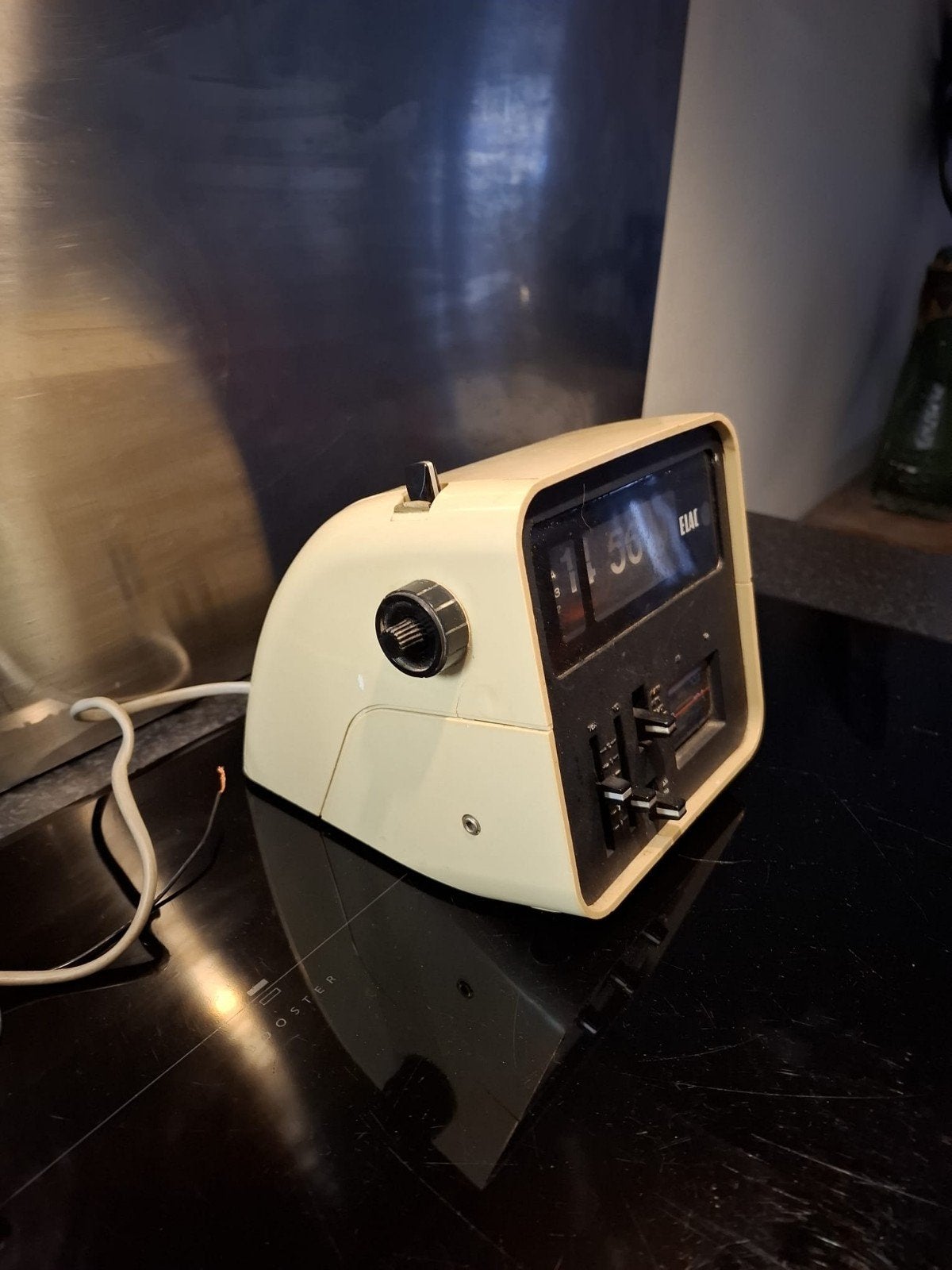 VINTAGE RETRO SPACE AGE WERKEND JAREN 70 ELAC FLIPKLOK RADIO, Ophalen of Verzenden