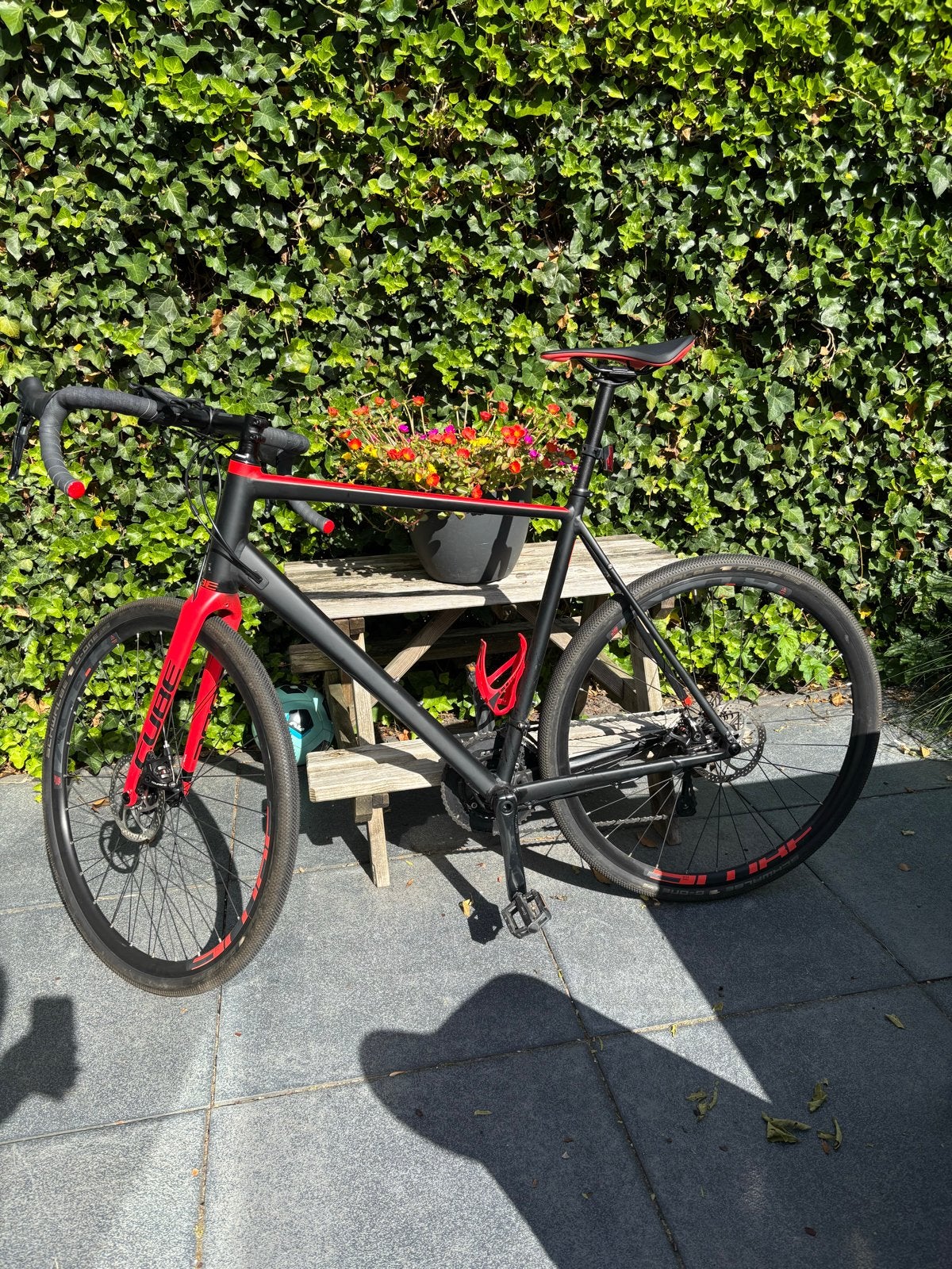 Cube Nuroad Race Gravelbike - Zwart/Rood - Framemaat 61, 28 inch, Zo goed als nieuw, 61 tot 65 cm, Meer dan 20 versnellingen