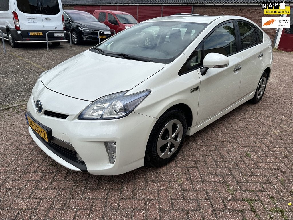 Toyota Prius 1.8 Plug-in Aspiration NAVI CAMERA LEER NAP, Auto's, Toyota, Euro 5, Gebruikt, Stoelverwarming, Wit