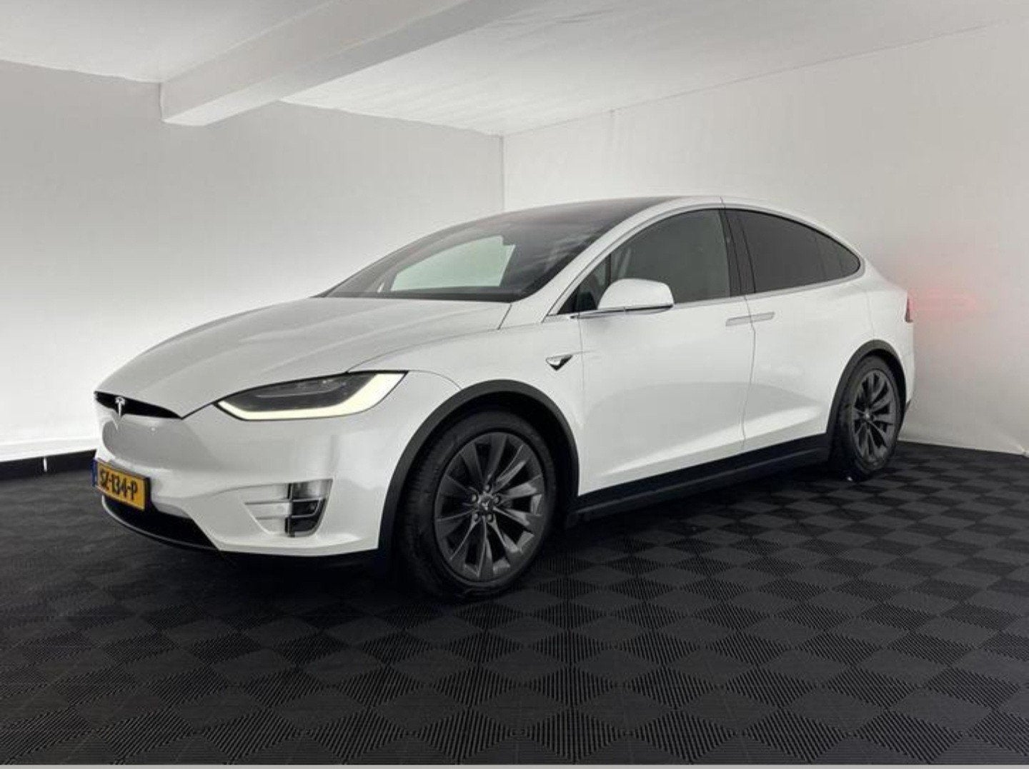 Tesla Model X 75D | 7-Persoons | Autopilot | Luchtvering | T, Auto's, Tesla, Automaat, 124 €/maand, 7 stoelen, Wit