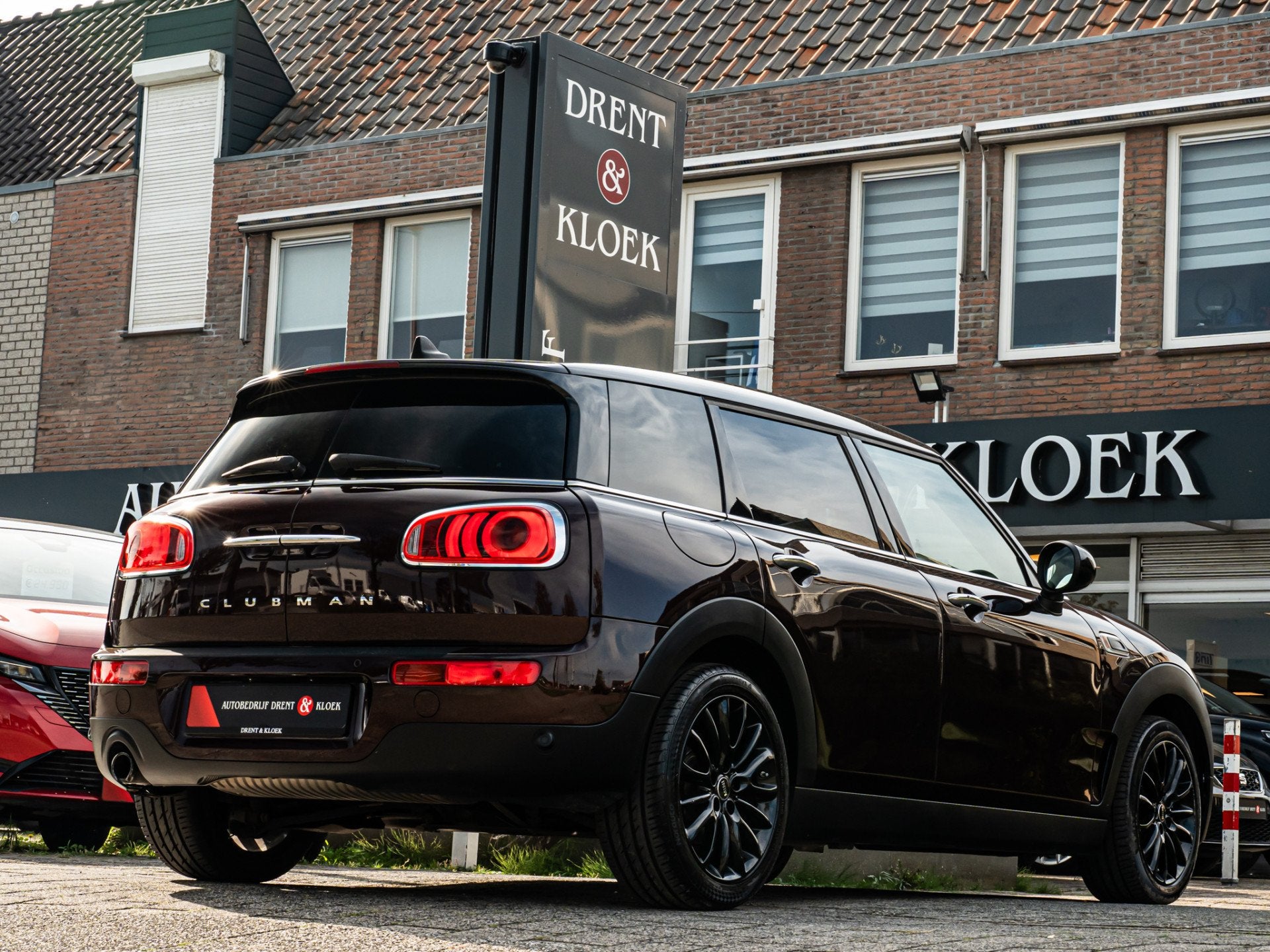 MINI Clubman 1.5 Cooper Chili Serious Business 17 INCH STOEL, Gebruikt, Parkeerassistent, 19 km/l, 3 cilinders