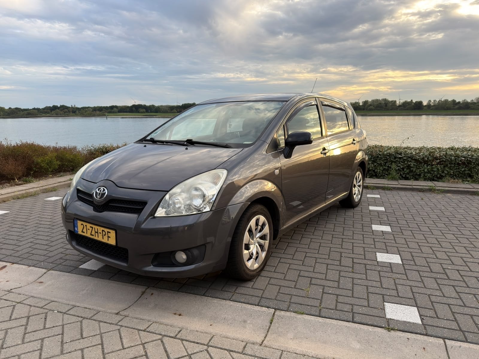 Toyota Corolla Verso 1.8 16V 7P 2008 Grijs, 4 cilinders, 129 pk, 7 stoelen, Origineel Nederlands