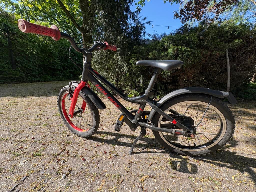 Volare kinderfiets 16 inch - Zwart/Rood, Ophalen of Verzenden, Gebruikt, Terugtraprem, 16 tot 20 inch