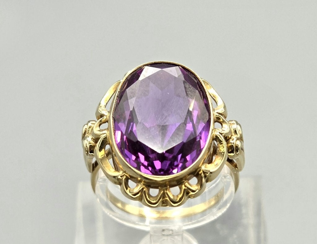 Gouden Vintage ring met edelsteen amethist. 2026/378