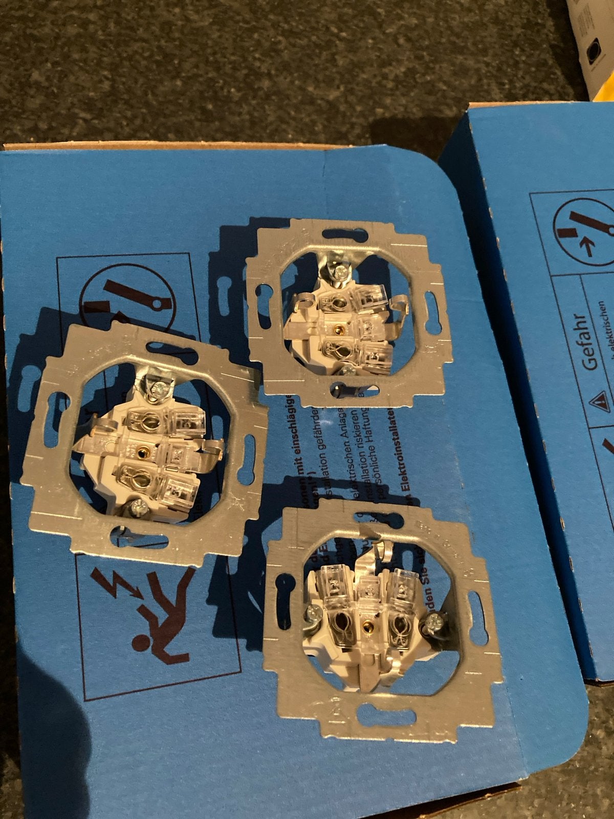 Busch-Jaeger SCHUKO wandcontactdoos met randaarde, Ophalen, Nieuw, Busch-Jaeger, Stopcontact