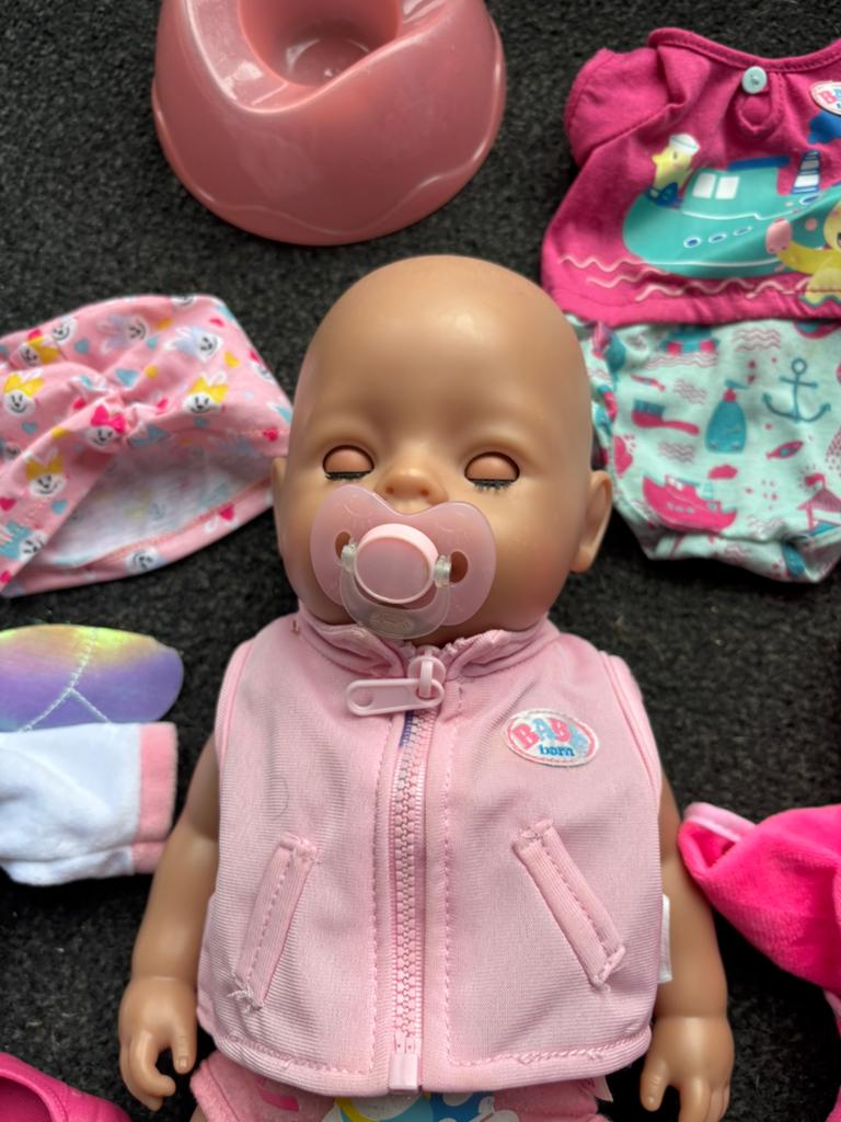 Baby born met veel originele kleding, Ophalen, Zo goed als nieuw, Babypop