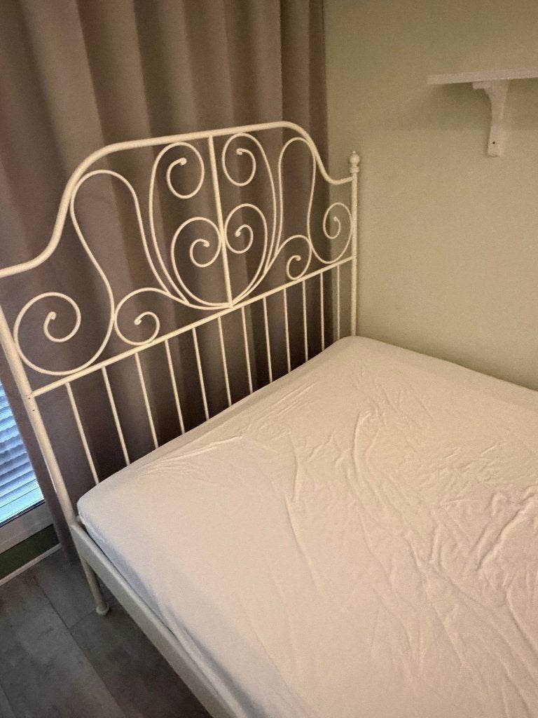 Wit metalen bedframe met lattenbodem - 140x200 cm, Ophalen, Gebruikt, Wit, 140 cm